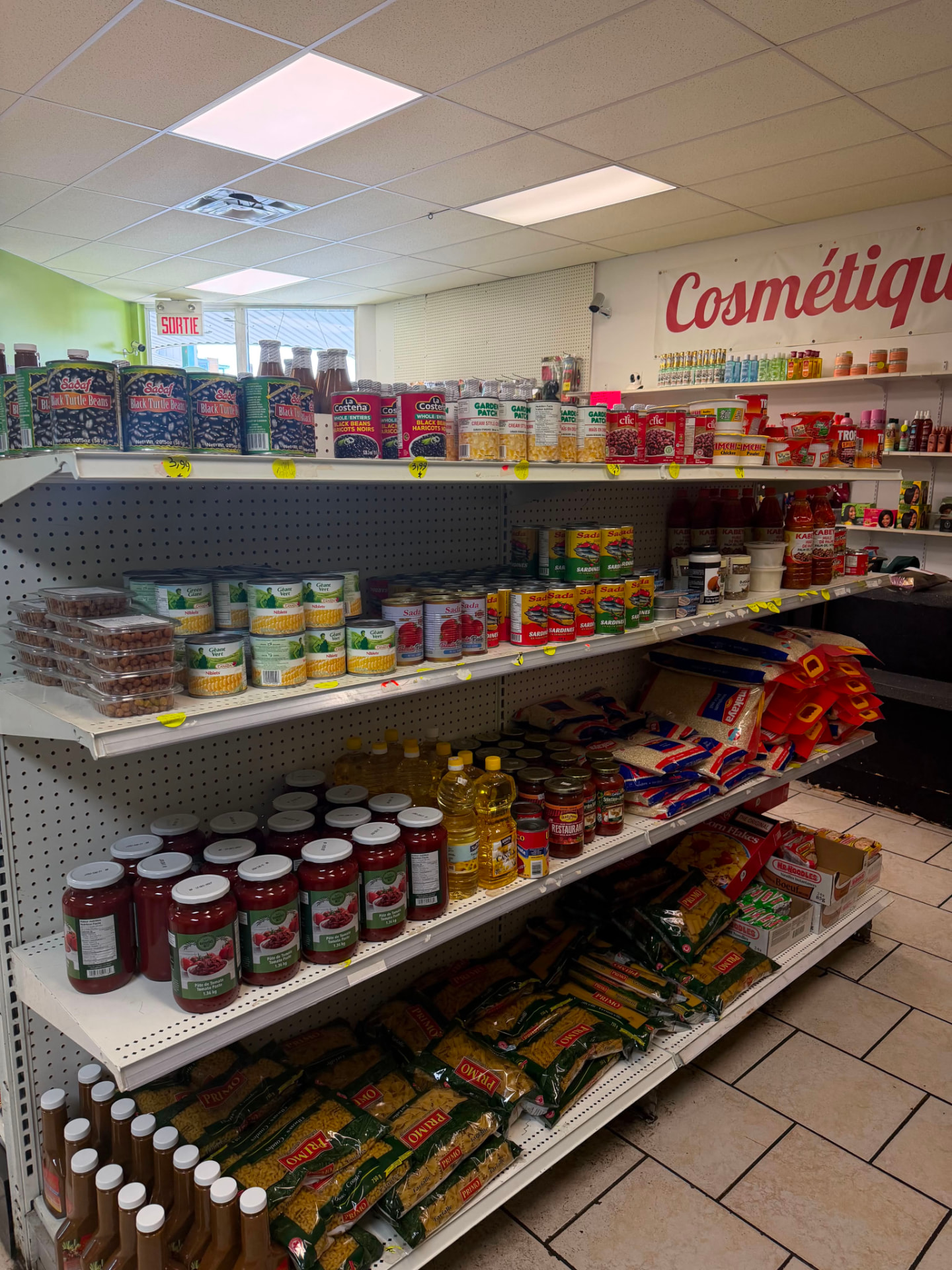 Conserves et produits de base